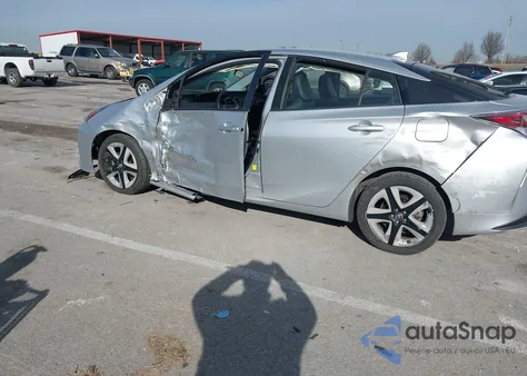 2017 Toyota Prius Three Touring z USA, uszkodzony, nr VIN JTDKARFU8H3038221